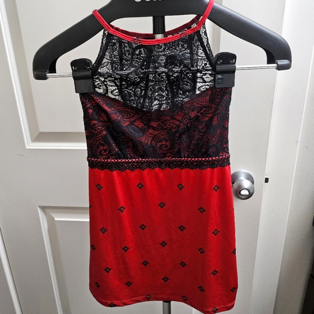 Red/ black lace top